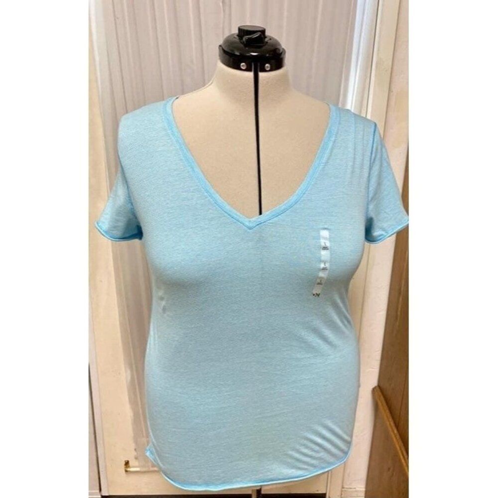 NWT light blue Old Navy women's top. Size large. New with tags.